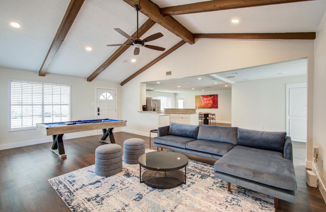 2103 Radcliffe St in Houston, TX - Building Photo