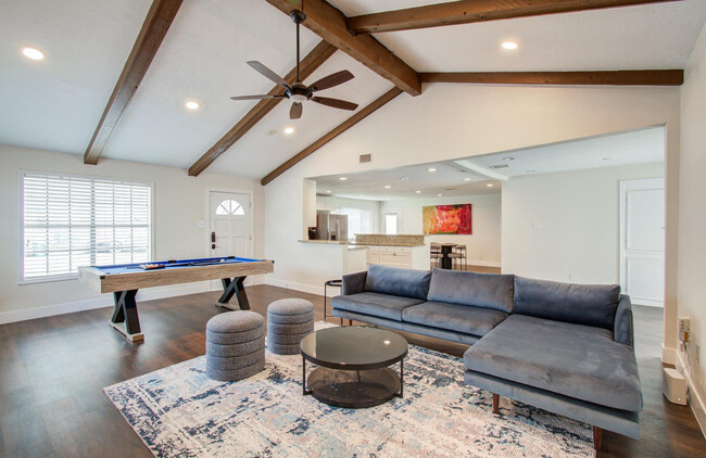 2103 Radcliffe St in Houston, TX - Building Photo - Building Photo