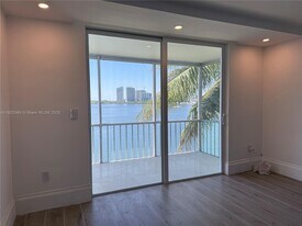 3000 Marcos Dr in Aventura, FL - Building Photo