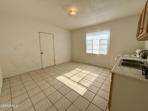 5901 Trowbridge Dr in El Paso, TX - Building Photo - Building Photo