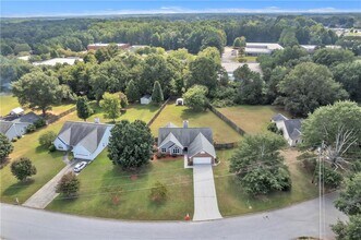 250 Meadow View Dr in Grayson, GA - Building Photo - Building Photo