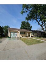 115 E Emerson Ave in Tracy, CA - Building Photo