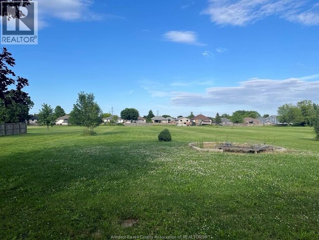 2462 Lesperance Rd in Windsor, ON - Building Photo - Building Photo