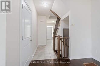 2368 Natasha Cir in Oakville, ON - Building Photo - Building Photo