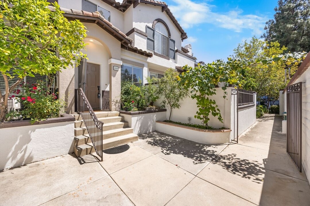 12825 Ternberry Ct in Tustin, CA - Building Photo