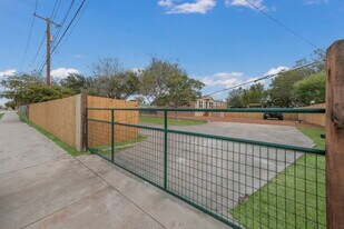 1330 FM1101 in New Braunfels, TX - Building Photo