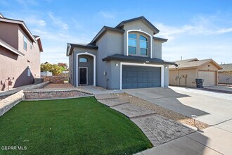 454 Claiborne St in Horizon City, TX - Building Photo - Building Photo