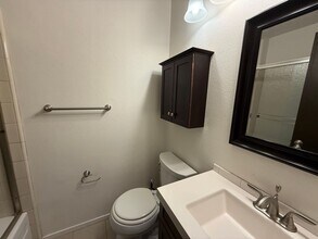 2824 I St in Sacramento, CA - Building Photo - Building Photo