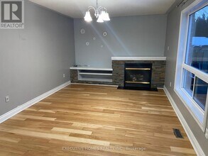 964 Fielder Dr in Mississauga, ON - Building Photo - Building Photo