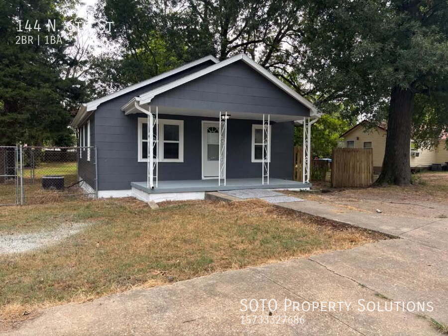 144 N 6th St in Sikeston, MO - Foto de edificio