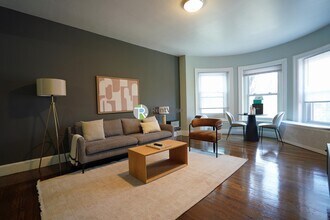 45 Carlton St in Brookline, MA - Building Photo - Building Photo