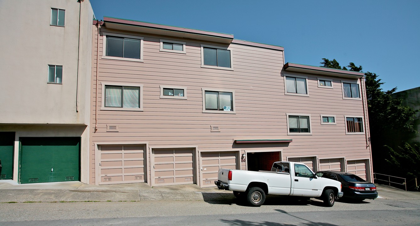 66 Crestline Dr in San Francisco, CA - Building Photo