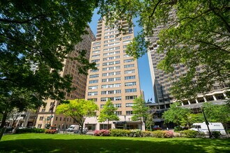 220 W Rittenhouse Sq, Unit 3E in Philadelphia, PA - Building Photo - Building Photo