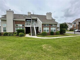 4044 Laurel Green Cir in Virginia Beach, VA - Building Photo