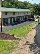 214 Cross Lanes Dr in Nitro, WV - Building Photo