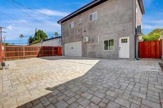 17095 Kingsbury St in Los Angeles, CA - Foto de edificio - Building Photo