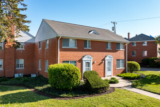 Colonial Court Terraces in Birmingham, MI - Building Photo - Primary Photo