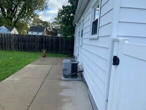 8302 Pershing Ave in Niagara Falls, NY - Foto de edificio - Building Photo