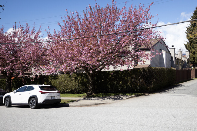 Custer Place in North Vancouver, BC - Building Photo - Building Photo