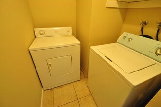 2119 Elsinore St in Los Angeles, CA - Foto de edificio - Building Photo