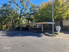 1960 Windmill Cir in Santa Rosa, CA - Building Photo - Building Photo