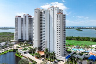 Esperia South at Bonita Bay in Bonita Springs, FL - Foto de edificio - Building Photo