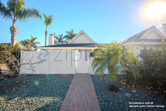 9382 Molokai Dr in Huntington Beach, CA - Building Photo - Building Photo