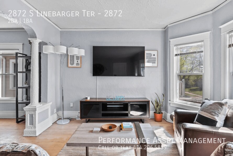 2872 S Linebarger Terrace-Unit -2872 in Milwaukee, WI - Foto de edificio