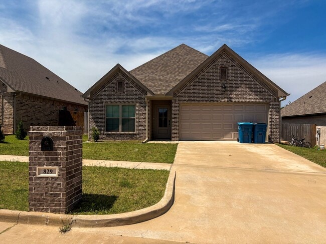 property at 829 Lindsey Ln