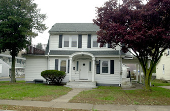 ST. CLAIR APARTMENTS in Hamilton, NJ - Foto de edificio - Building Photo