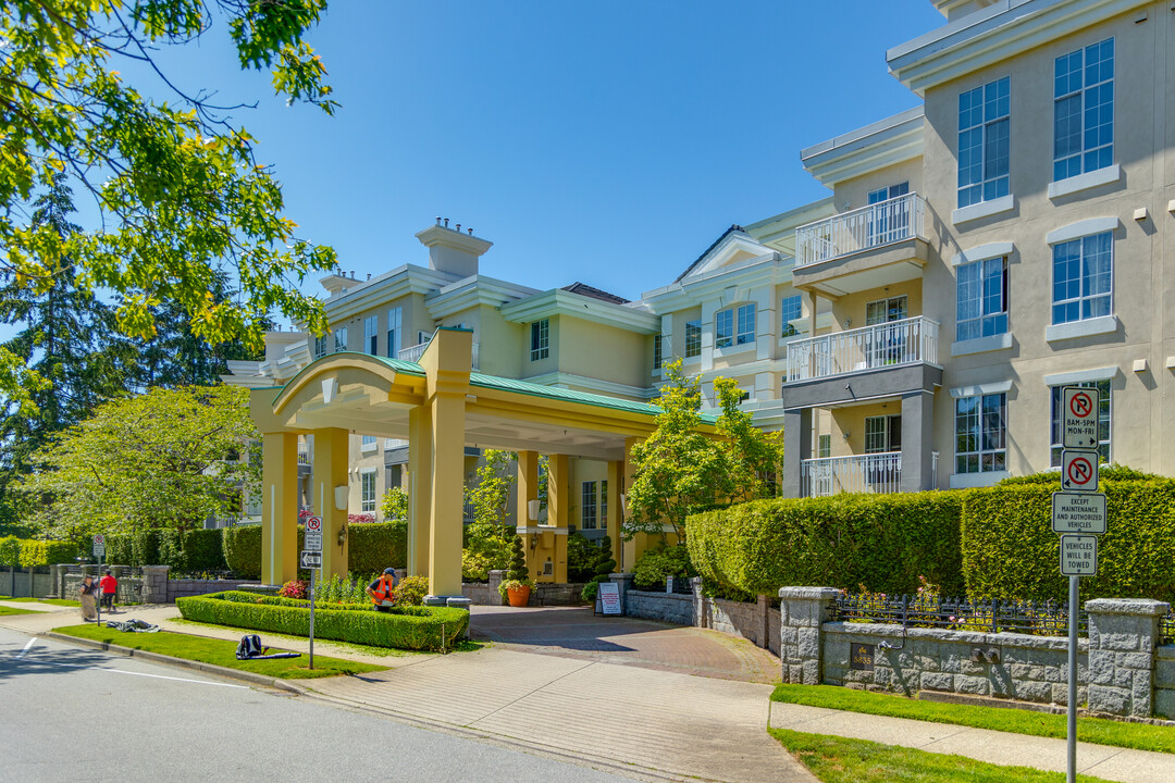 Saint James House in Vancouver, BC - Building Photo