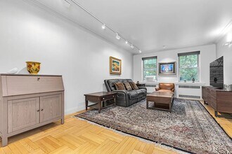 720 Fort Washington Ave in New York, NY - Building Photo - Building Photo