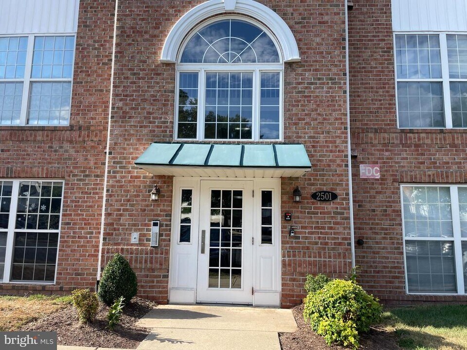 2501 Coach House Way in Frederick, MD - Building Photo