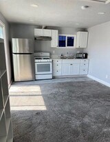 7068 Calvin Ave in Reseda, CA - Building Photo