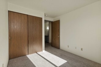 Dry Creek Apartments in Seattle, WA - Building Photo - Building Photo