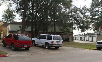 PINE VILLAGE NORTH in Houston, TX - Building Photo - Building Photo