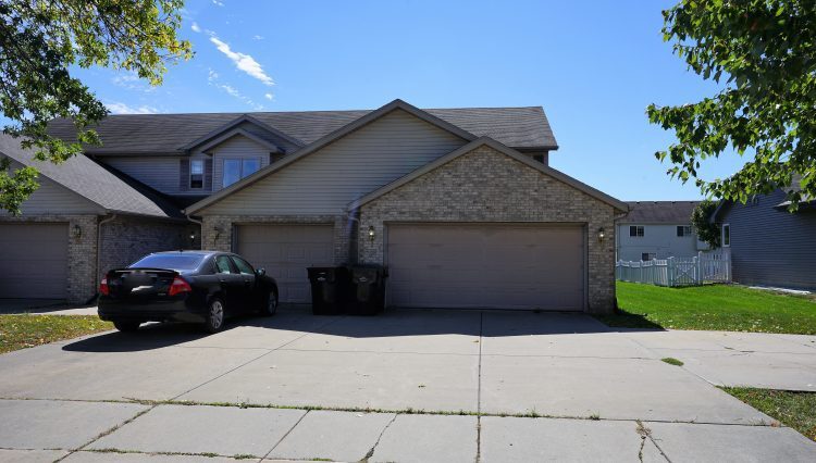 393 Country Clover Dr, Unit 393 in Deforest, WI - Foto de edificio