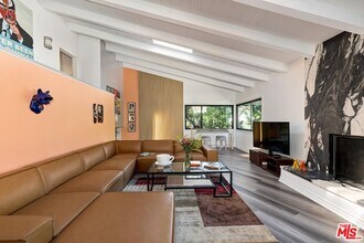 3141 Lake Hollywood Dr in Los Angeles, CA - Building Photo - Building Photo