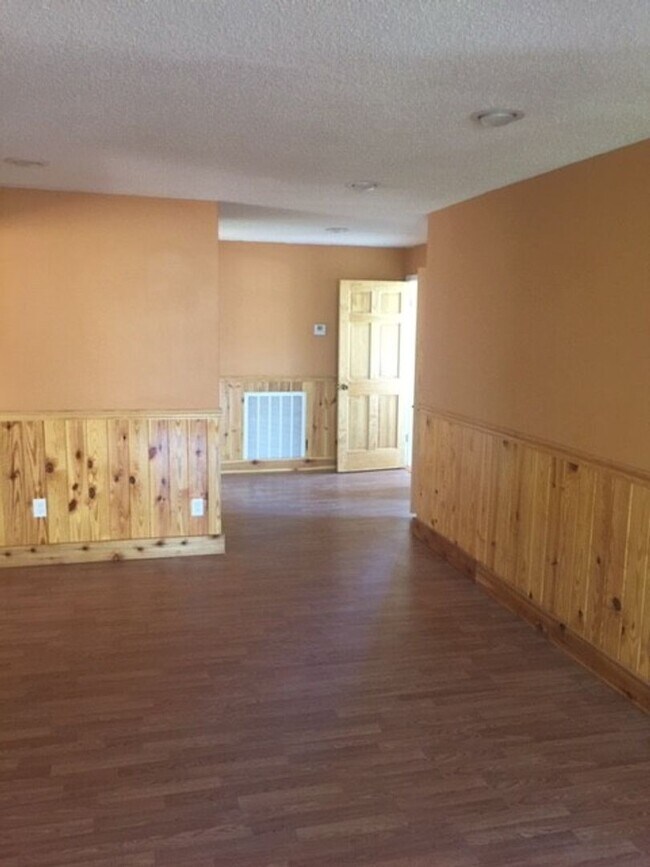 210 Pineleaf Ln in Greenville, AL - Building Photo - Building Photo