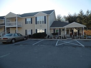 Asbury Park in McMinnville, TN - Foto de edificio - Building Photo