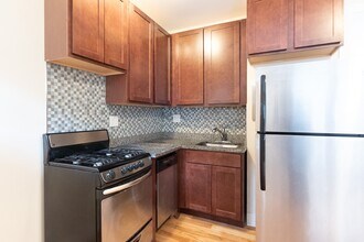 3731 N Pine Grove Ave, Unit J03P in Chicago, IL - Foto de edificio - Building Photo