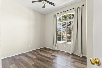 10621 Tivoli Ct in Bakersfield, CA - Building Photo - Building Photo