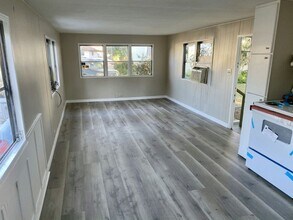 1910 Enterprise Ave in New Smyrna Beach, FL - Building Photo - Building Photo