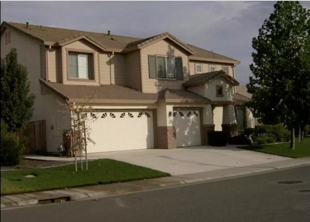 1965 Saint Anthony Ln in Roseville, CA - Building Photo