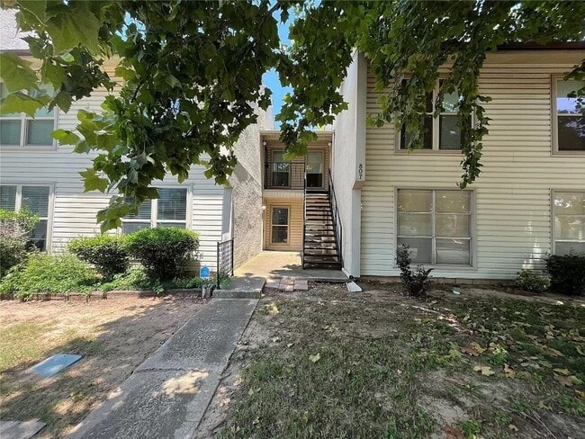 property at 807 Cardinal Creek Blvd