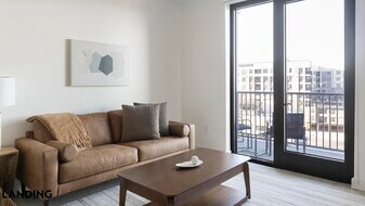 1007 S Mint St, Unit 712 in Charlotte, NC - Building Photo