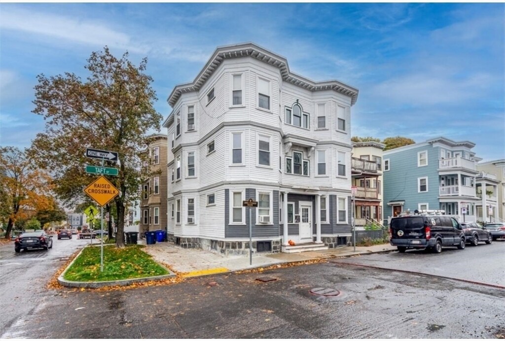 37 Taft St in Boston, MA - Building Photo
