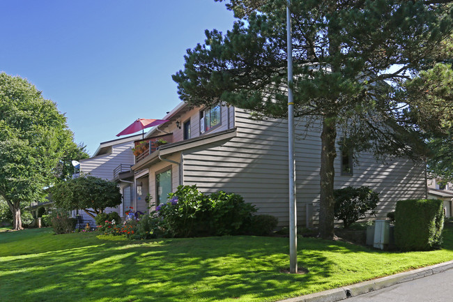 Indian Hills Condominiums in Vancouver, WA - Foto de edificio - Building Photo