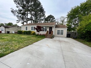 5840 Beechwalk Dr in Virginia Beach, VA - Building Photo - Building Photo