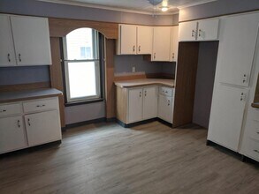 27 Trinity Pl in Amsterdam, NY - Building Photo - Building Photo